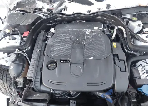 2013 Mercedes-Benz C 300 Sport 4Matic z USA, uszkodzony, nr VIN WDDGF8AB6DR291252